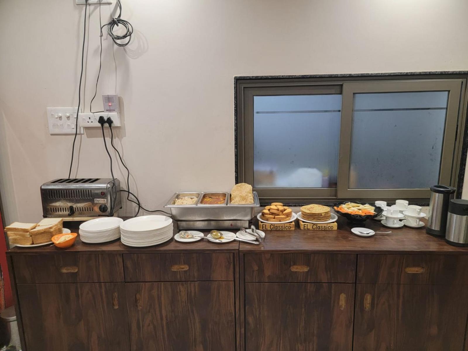 Hotel El Classico Rajkot Eksteriør bilde